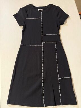 Hollister Black Short-Sleeve Midi Dress with Contrast Overlock Seams